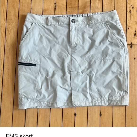 SKORT EMS Zip Pockets Eastern Mountain Sports Sz 10 Cream Tan EMS - Picture 4 of 10